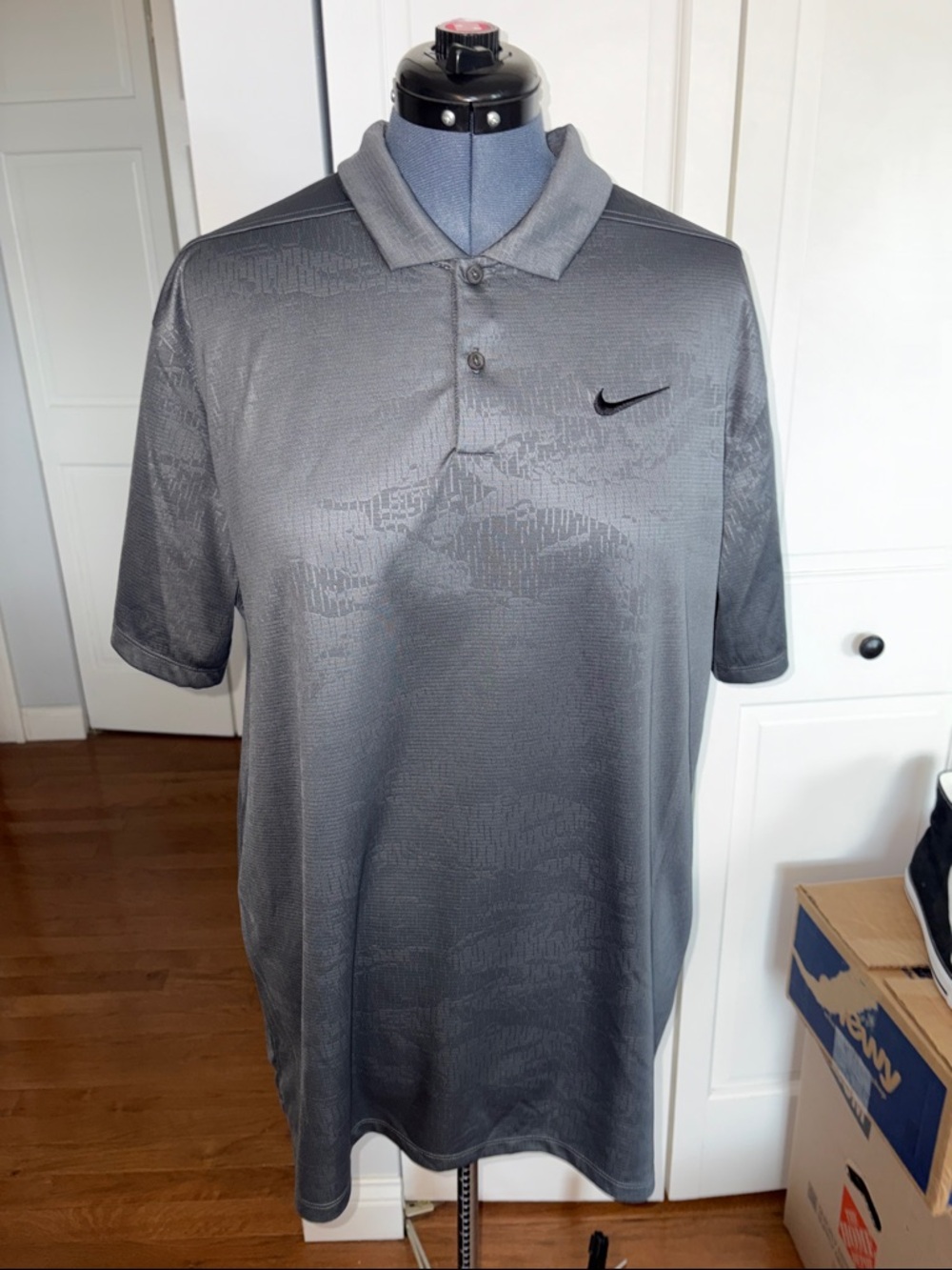 Nike Men’s Gray Polo Shirt with Black Swoosh